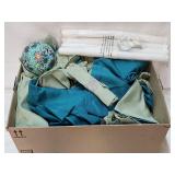 Lg Qty Cloth Napkins w/Mesh Rings & Misc