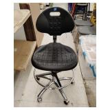 Rolling office chair adjustable height