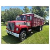 1972 Ford 900 grain truck