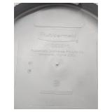 New Rubbermaid 40gal Plastic Trash Can