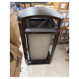 Rubbermaid Outdoor Trash Receptical 24ï¿½x24ï¿½x46ï¿½
