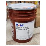 New MOBIL Gear Oil  600 XP, 5 gal, Pail, 220