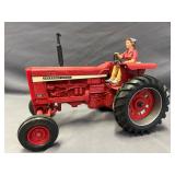 International Farmall 826, 1/16