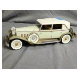 Signature 1930 Packard 1/18 Diecast Toy Replica