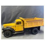 Highway 61 1946 Chevrolet Dump Truck 1:16 Scale