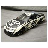 Moving Forward 1.24 Diecast Toyota Camry
