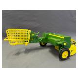 ERTL John Deere Square Baler Replica 1:16 Scale
