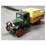 Ertl 1.34 Diecast 1931 Hawkeye Bank John Deere