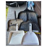 5 Dust Pans