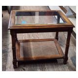 Glass End Table 21'Hx21'×27'