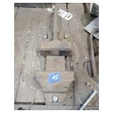 Small bench vise, 4' jaws