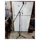Adjustable height microphone stand