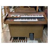Hammond Electric Organ: Model 136J2R