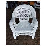 Wicker patio chair 29' x 26' x 36'