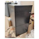 3 Drawer metal file cabinet 14' x 18' x 27.5'