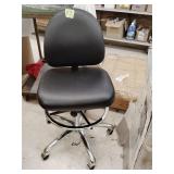 Rolling office chair adjustable height