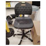 Rolling office chair adjustable height
