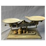 Pelouze Mfg Avoirdupois & Metric Laboratory Scale