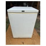 Roper Chest Freezer RH0500RDW00