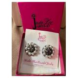 Judy-Lee Vintage Silver Leaf and Pearl Clip-On (T2