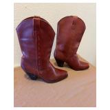 MAROON LEATHER BOOTS SIZE: 88