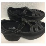 Z-Coil Sandals Size 6