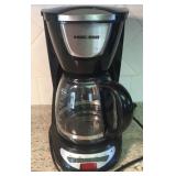 Black & Decker 12 Cup Coffee Pot - Powers Up