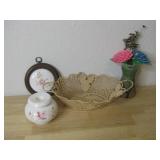 Doiley Basket, Vase & Decor Pieces Widest 12'