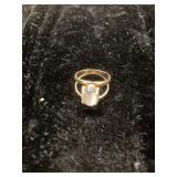 Gold Ring Featuring a Pearl Centerpiece