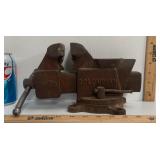COLUMBIAN D43 1/2 ' SWIVEL BASE BENCH VISE
