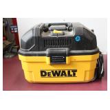 Dewalt Wet-Dry Vac- 4 gallon-DXV04T