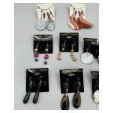 LOT OF HANDMADE COSTUME JEWELRY TO INCLUDE EARRINGS AND COPPER PENDANT NECKLACE