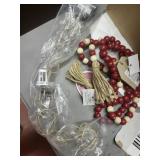gold tone necklace 2 bead garlands, placecards