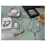 6 pieces costume jewelry