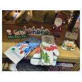 2 dish towel w/ hot pad, 3 wood signs, 2 Houses