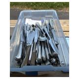 tote/ lid 77 butter knives, 1 dinner spoon