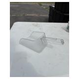 plastic rubbermaid ice scoop