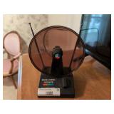 Indoor Color TV Antenna (VHF/UHF/FM) Indoor Color TV Antenna (VHF/UHF/FM)