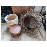 Primitive bucket with Lid, Rustic Wreath, Basket Primitive bucket with Lid, Rustic Wreath, Basket