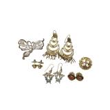 Lot of Vintage Costume Earrings & Brooches (J)