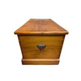 Pine Storage / Blanket Chest with Lift-Top Lid (F)