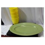 A Lot of 5 Vintage Plastic Ware