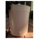 Half Gallon White Plastic Food Storage Containers W Lids Lot Half Gallon White Plastic Food Storage Containers W Lids Lot