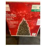 Home Accents Holiday 7.5 ft Wesley Spruce LED Pre-lit Artificial Christmas Tree 
