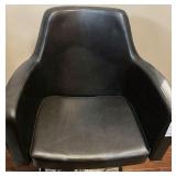 Minerva Beauty Venturi Extra Wide Salon Styling Chair W Hydraulic Chrome Base Minerva Beauty Venturi Extra Wide Salon Styling Chair W Hydraulic Chrome Base