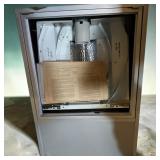HID Lighting Fixture for Mercury Vapor Lamps HID Lighting Fixture for Mercury Vapor Lamps