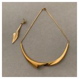 Trifari Gold Tone Metal Collar Necklace W:One Matching Earring (Both Stamped)