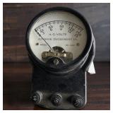 Superior Instrument Company Model 1550 AC Volt Meter
