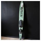 Connelly Hook Single Slalom Water Ski