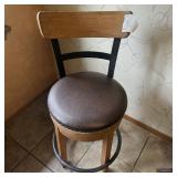 Signature Design by Ashley Pinnadel Counter Height Swivel Bar Stool 